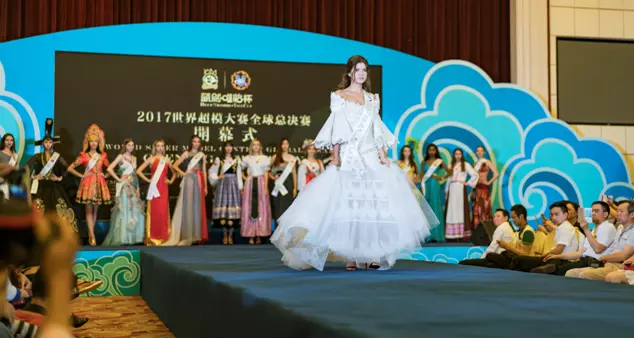 货车司机女儿对决30国超模冠军 今夜中国能否蝉联全球王者荣耀?