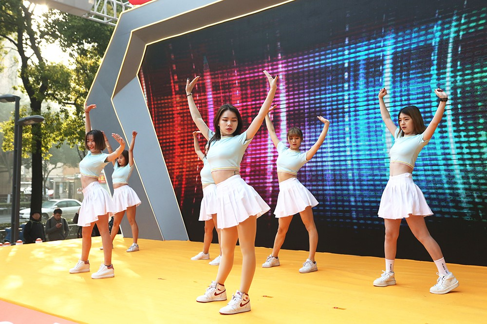 黑科技无人店、文艺小清新…苏宁在南京开了家