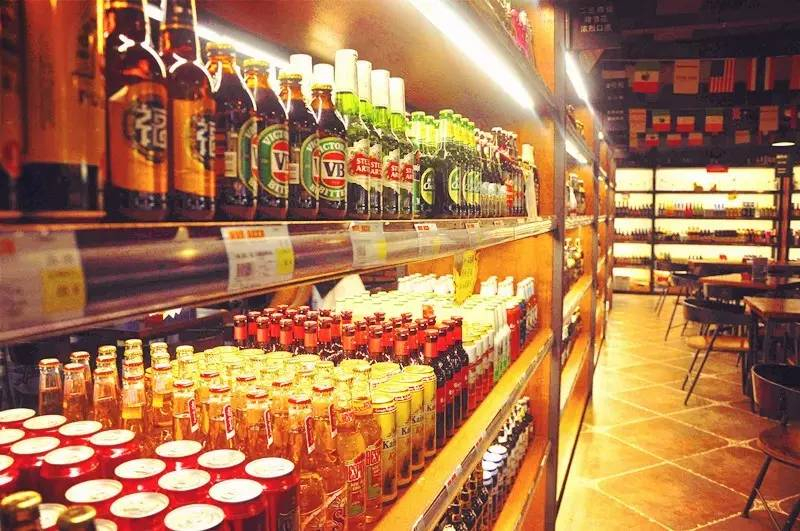 要么去西村，李伯伯陪你看球，要么带娃娃全家“封”一夏