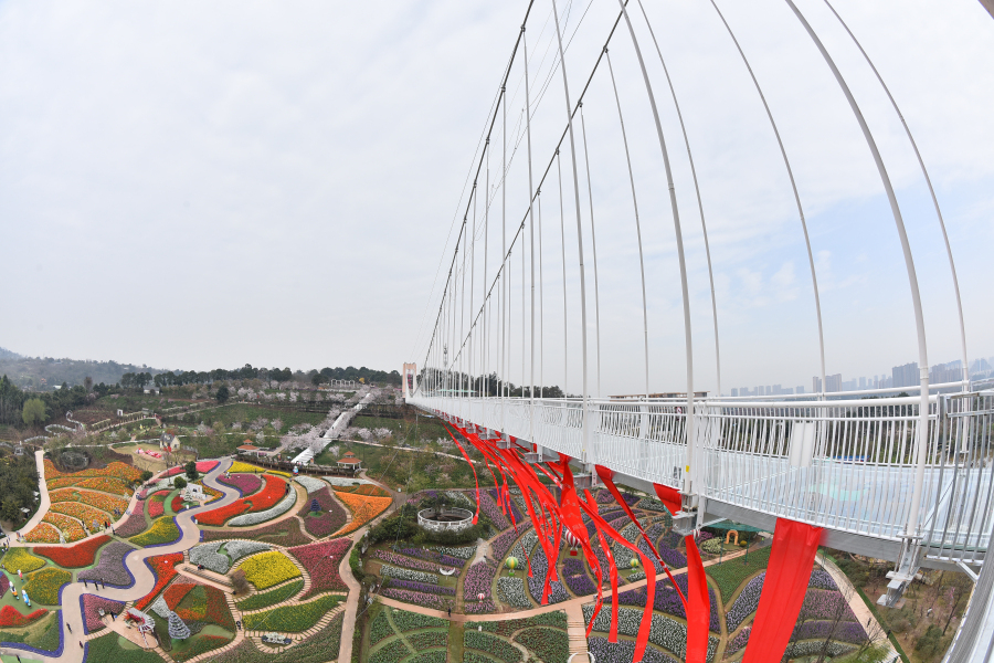 酷炫网红玻璃桥惊现新都漫花庄园