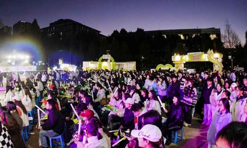 当青春遇见音乐！首届新生音乐嘉年华跨城收官