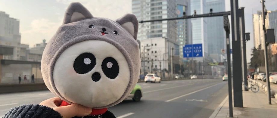 在成都空荡的街头走一走,还在上班的人都很优秀