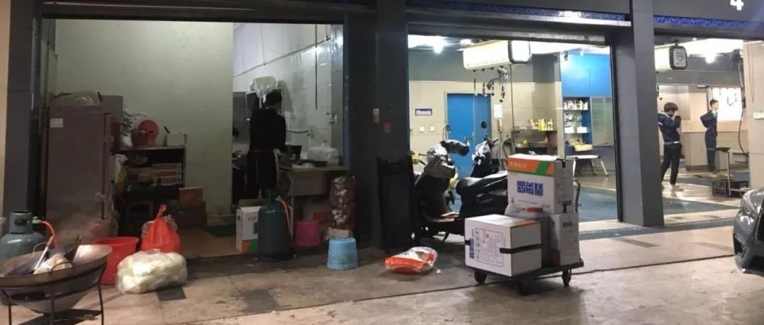 吐了!成都这些月售近万的“网红外卖”,看过实体店你还敢点吗?