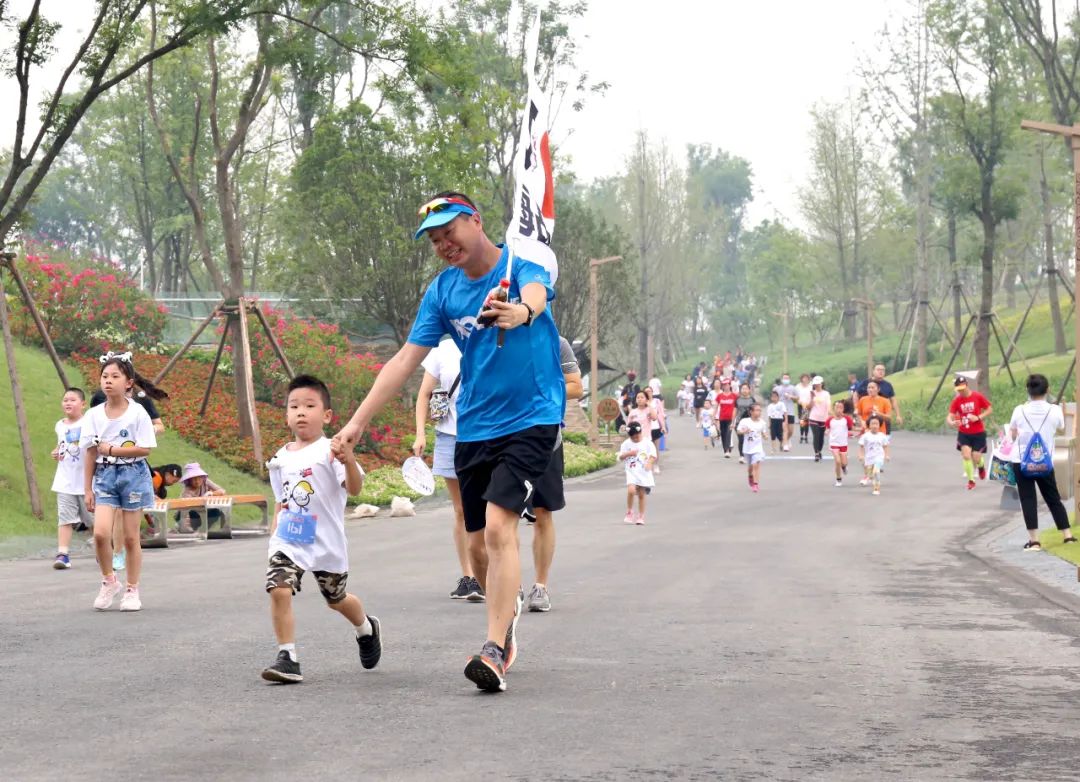 함께 달리는 아이들 사진 무료 다운로드 - Lovepik