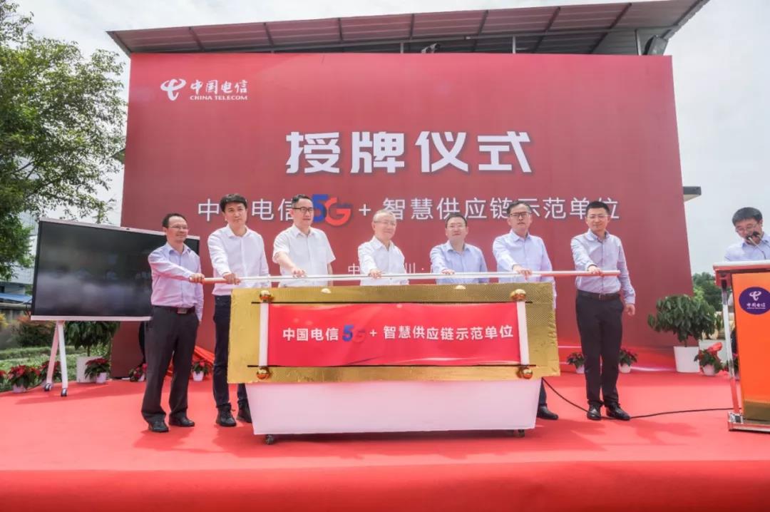 实拍:机器人搬货,AI摄像头云监工 …5G+智慧供应链好酷!