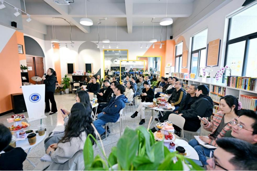 成都高新区与电子科技大学携手加速科技成果转化 举办“金熊猫”人才政策推介及科研对话活动