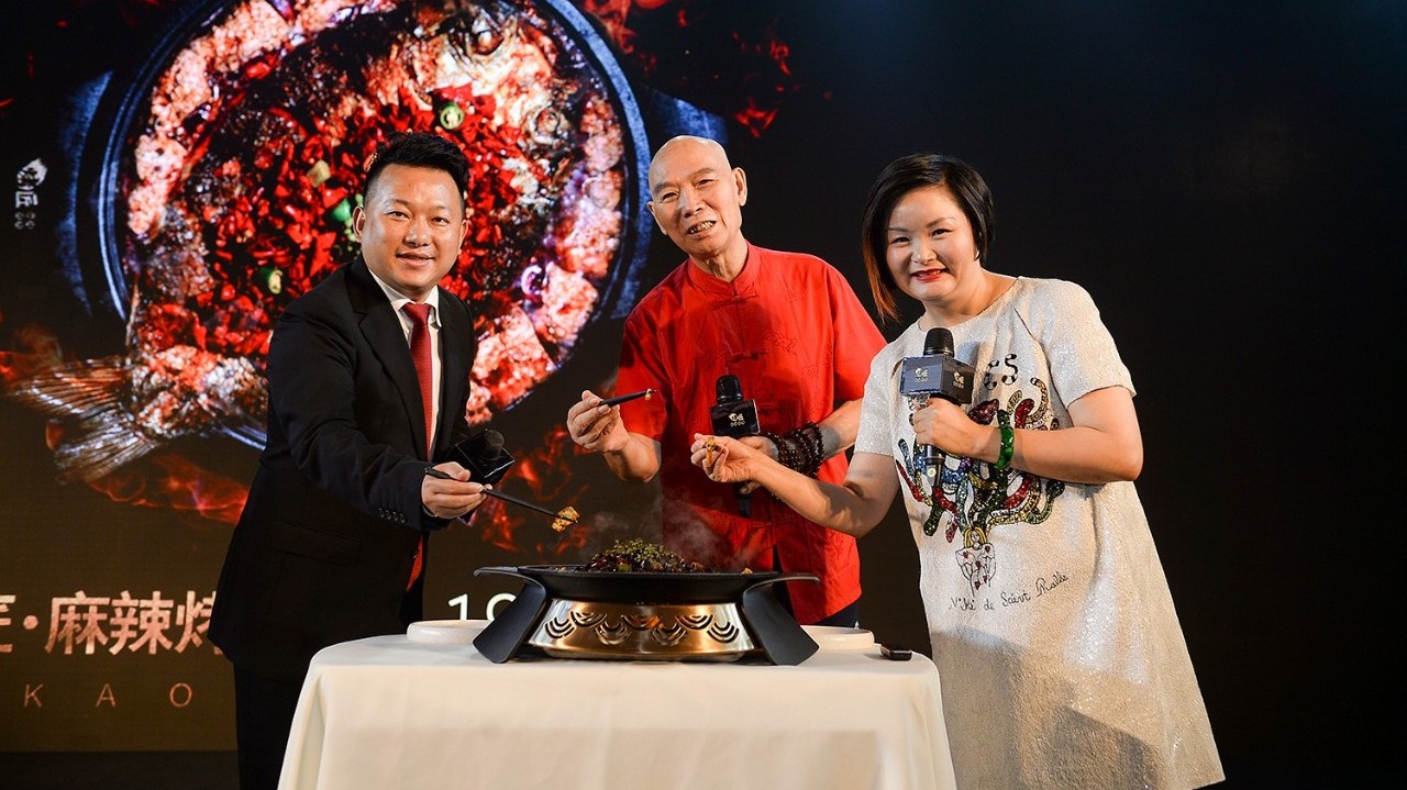 17家店天天排队,经典麻辣烤鱼全新升级,以后不吃火锅就吃烤匠!