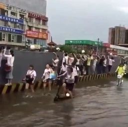 蓝天白云晴空万里突然暴风雨…最近成都天气变化太“抖”了！