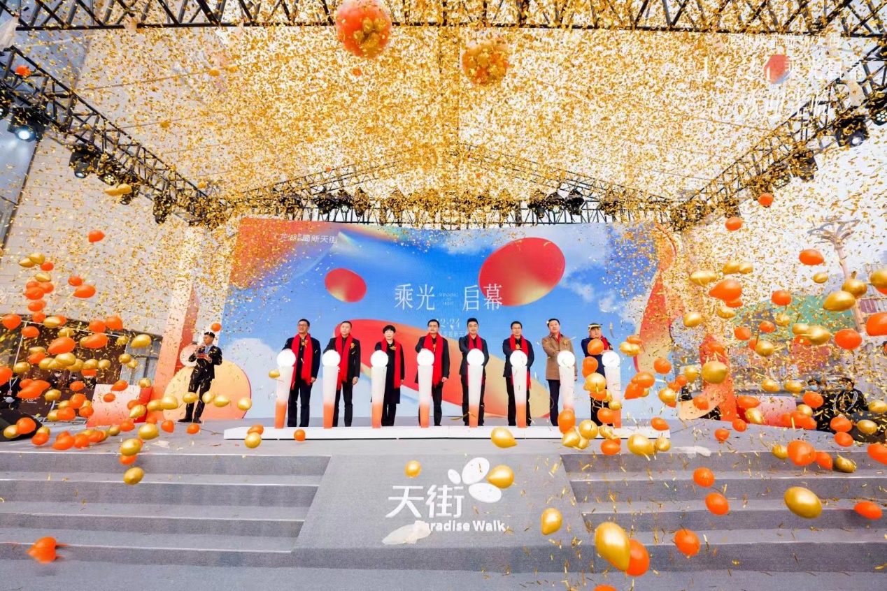 双日客流破26万，销售破2300万！龙湖成都蜀新天街盛大开业