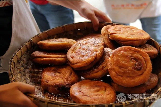体验成都风味的锅盔:王记特色锅魁一定要吃!